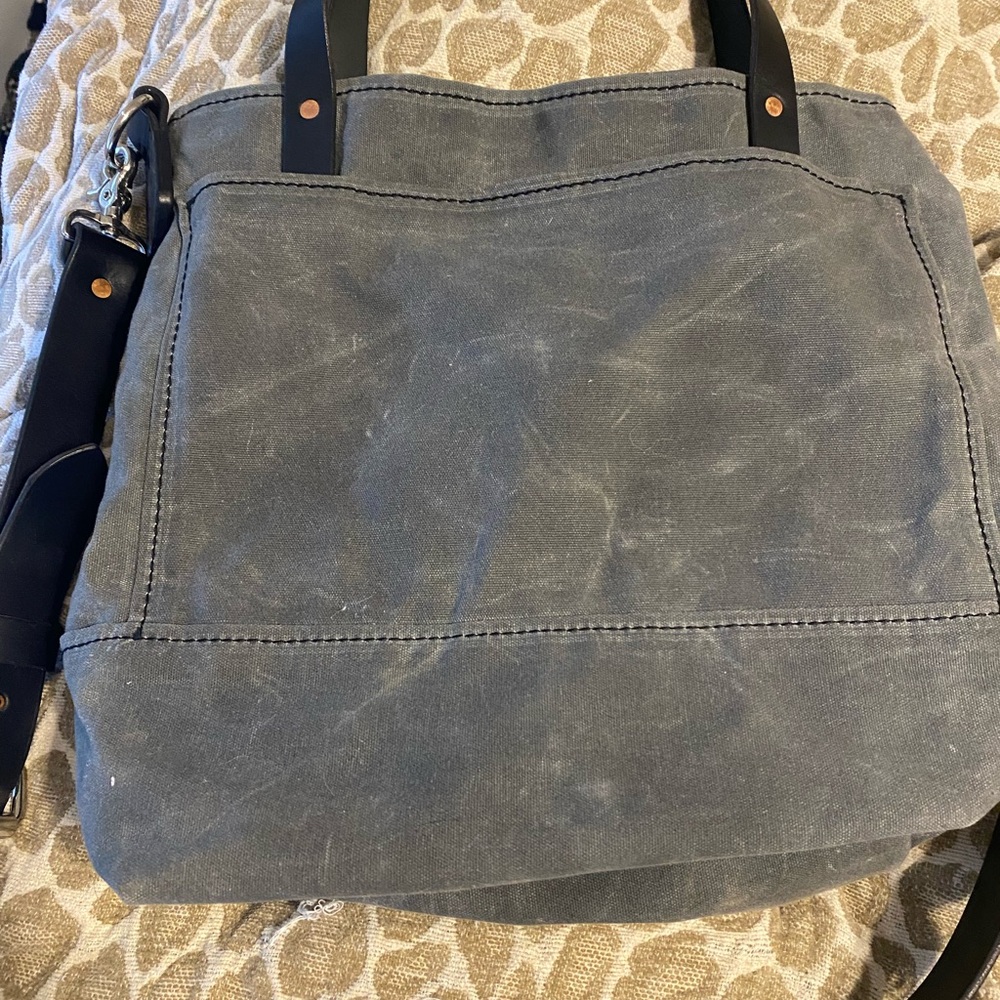 Stylish Gray Tote Bag with Black Straps